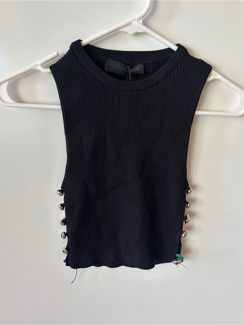 ZARA Black Ribbed Sleeveless Crop Top with Side Snap Details
BXZ